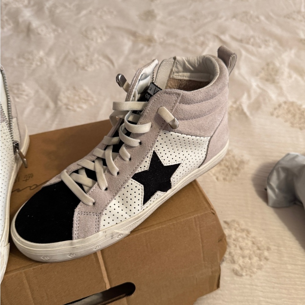 Women’s vintage Havana sneakers worn size 8